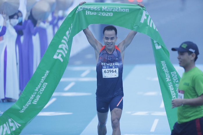 Hơn 4.500 người tham gia giải chạy VnExpress Marathon Huế 2020 - Ảnh 3.
