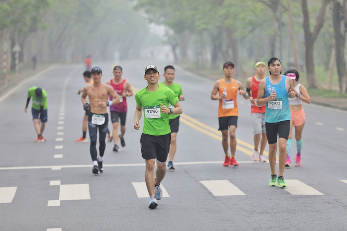 Hơn 4.500 người tham gia giải chạy VnExpress Marathon Huế 2020 - Ảnh 1.