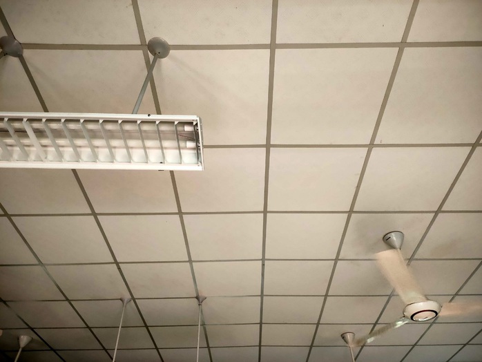 Saint-Gobain Việt Nam hỗ trợ 8.500 tấm trần cho trường học ở miền Trung - Ảnh 1. Saint-Gobain Việt Nam hỗ trợ 8.500 tấm trần cho trường học ở miền Trung - Ảnh 1.