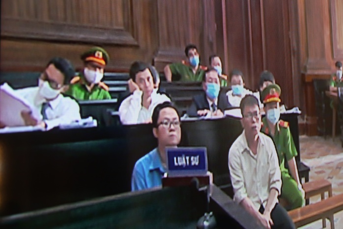 Trình chiếu nhiều clip ghi lại hành vi của cựu thẩm phán Nguyễn Hải Nam - Ảnh 4.