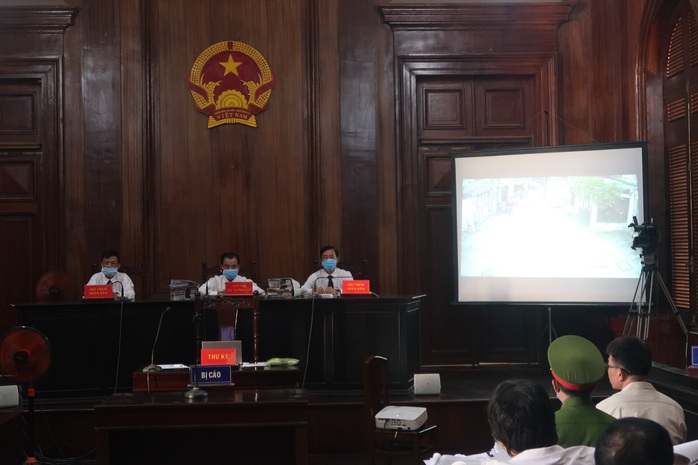 Trình chiếu nhiều clip ghi lại hành vi của cựu thẩm phán Nguyễn Hải Nam - Ảnh 3.