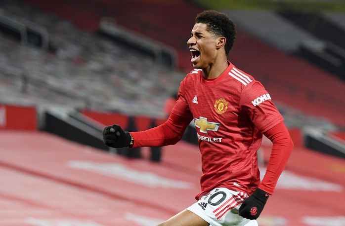 Lập công phút bù giờ, Marcus Rashford đưa Man United lên ngôi nhì bảng - Ảnh 5.