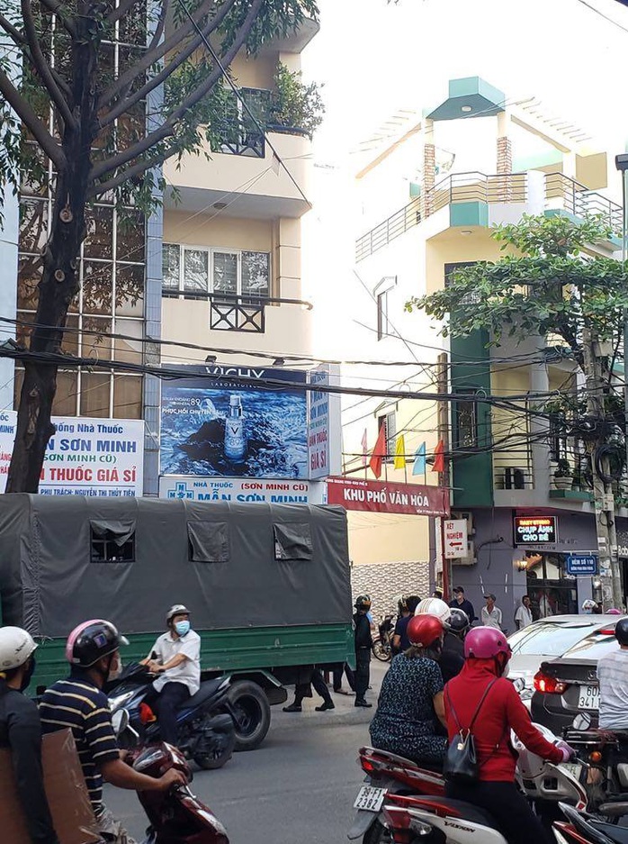 Công an Đồng Nai bao vây khám xét các nhà thuốc Sơn Minh - Sĩ Mẫn ở TP Biên Hòa - Ảnh 4.