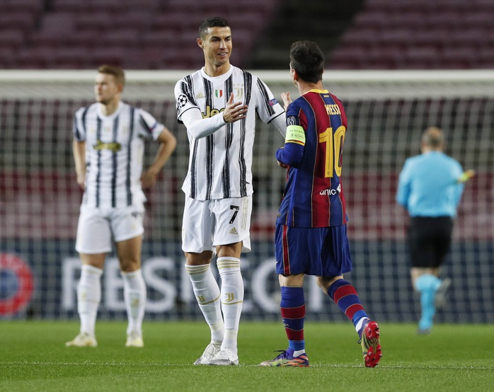 Ronaldo lập cú đúp, Juventus đè bẹp Barcelona - Ảnh 1.