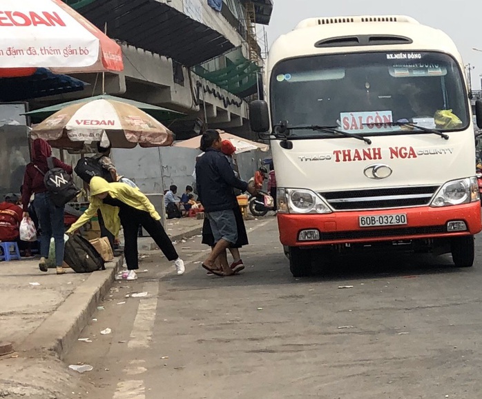 TP HCM: Người lao động phấn khởi quay lại làm việc sau Tết - Ảnh 10.