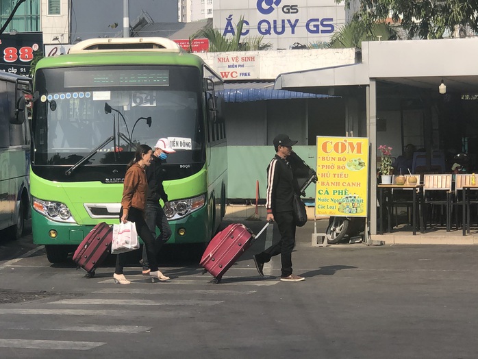 TP HCM: Người lao động phấn khởi quay lại làm việc sau Tết - Ảnh 9.