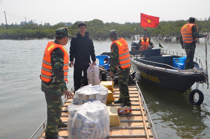 Phát hiện các vụ vận chuyển trái phép hàng chục ngàn khẩu trang y tế từ Việt Nam sang Trung Quốc - Ảnh 1.