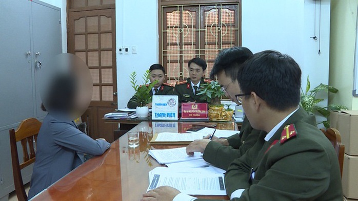 Người phụ nữ thừa nhận tin 200 người từ Trung Quốc về không được cách ly là sai sự thật - Ảnh 1. Người phụ nữ thừa nhận tin 200 người từ Trung Quốc về không được cách ly là sai sự thật - Ảnh 1.