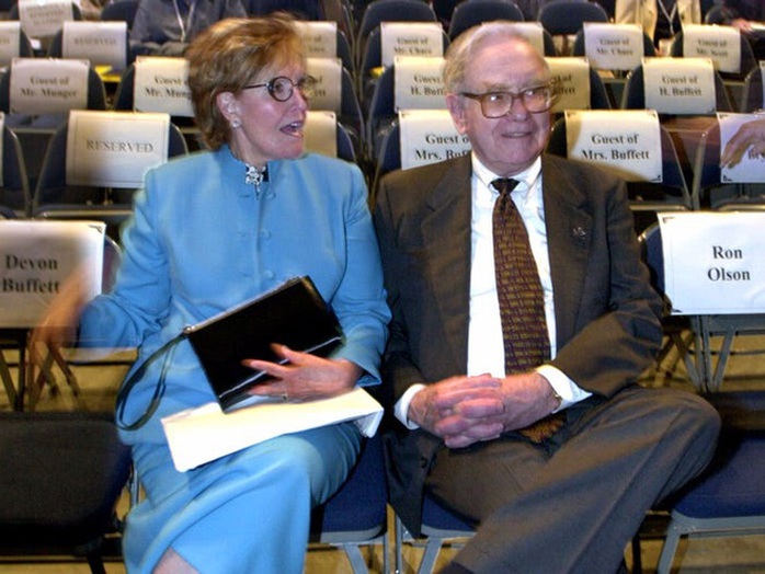 Cuộc hôn nhân kỳ lạ của tỷ phú Warren Buffett - Ảnh 1.
