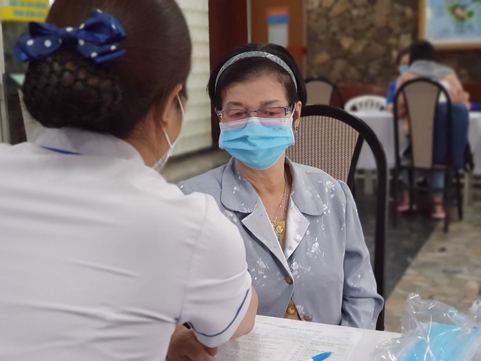 Giải cứu ngân hàng máu mùa Covid-19, hàng trăm y bác sĩ hiến máu tình nguyện - Ảnh 11.