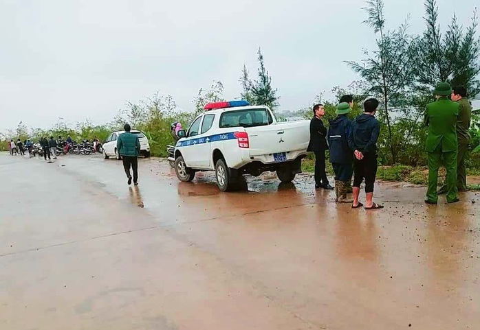 Tàu hút cát đâm chìm thuyền trên sông Đáy, 1 người mất tích trong đêm - Ảnh 2.