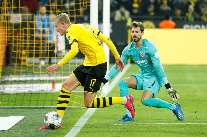 Song sát lập công, Dortmund dội mưa bàn thắng Frankfurt - Ảnh 2.