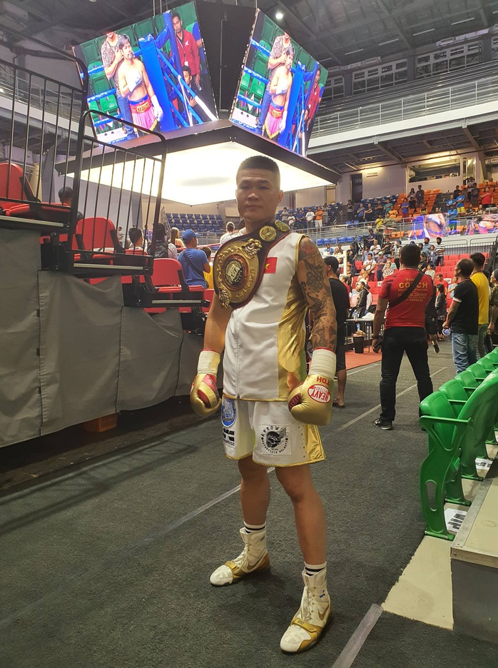 Thắng võ sĩ Thái Lan, Trương Đình Hoàng có 2 đai vô địch WBA - Ảnh 1.