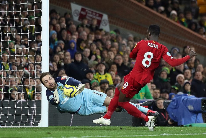 Hung thần trở lại, Liverpool thăng hoa tại Carrow Road - Ảnh 2.