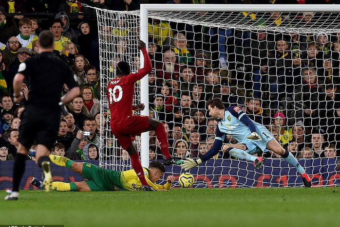 Hung thần trở lại, Liverpool thăng hoa tại Carrow Road - Ảnh 6.