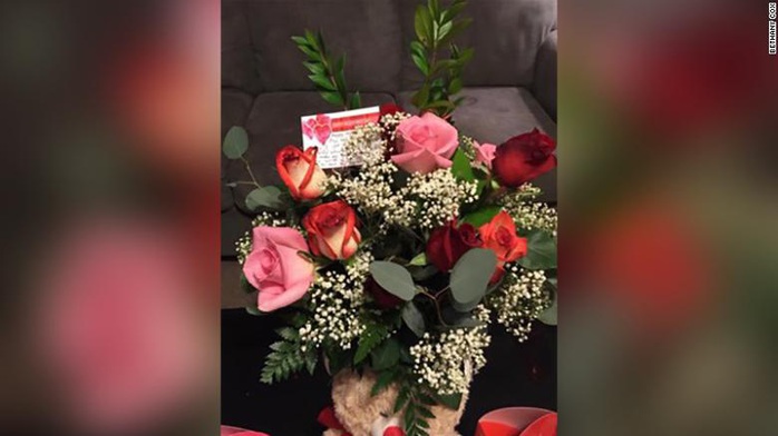Chồng quá cố bí mật tặng hoa cho vợ hằng năm - Ảnh 3.