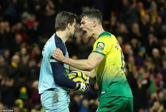 Hung thần trở lại, Liverpool thăng hoa tại Carrow Road - Ảnh 3.