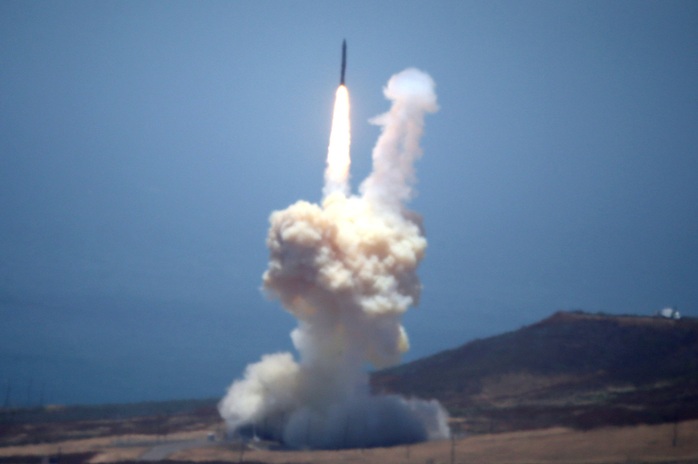 Mỹ thử nghiệm thành công tên lửa đạn đạo Trident II  - Ảnh 1.