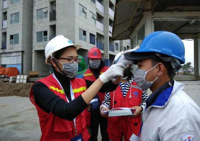 Xoay trở trong mùa dịch: Chia lửa với người lao động - Ảnh 1.