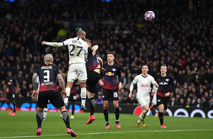 Nghiệt ngã penalty, á quân Tottenham thua sốc RB Leipzig - Ảnh 1.