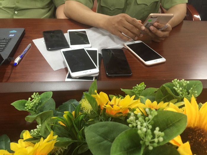 Bắt giữ lô iphone trị giá khoảng 3 tỉ đồng ở TP HCM - Ảnh 1.