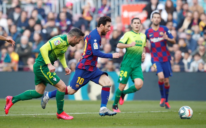 Messi lập cú poker, Barcelona thắng hủy diệt Eibar, lên ngôi đầu - Ảnh 4.