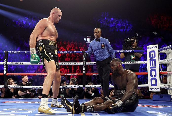 Tyson Fury hạ knock-out Wilder, đoạt đai vô địch WBC - Ảnh 3.