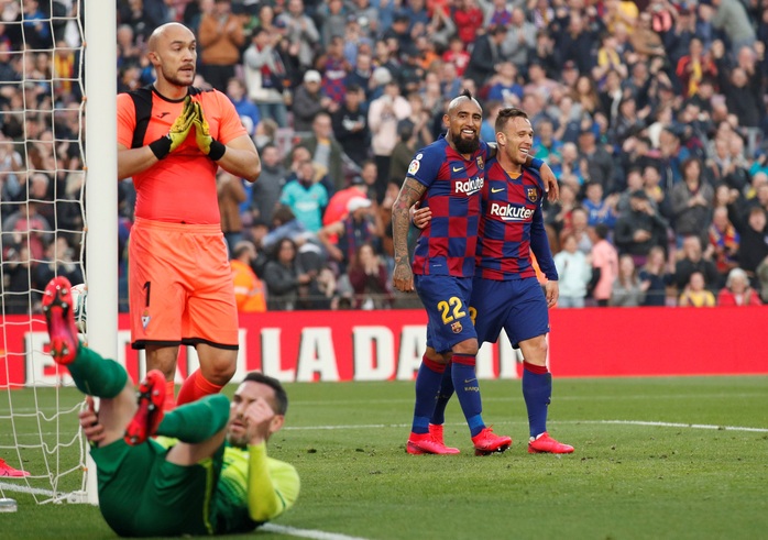 Messi lập cú poker, Barcelona thắng hủy diệt Eibar, lên ngôi đầu - Ảnh 9.