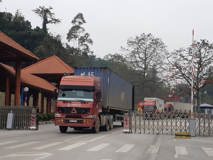 Công an Lạng Sơn điều tra việc tài xế chặt chém giá vận chuyển nông sản sang Trung Quốc - Ảnh 1.