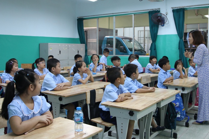 Sở GD-ĐT TP HCM lấy ý kiến phụ huynh về việc cho học sinh đi học lại - Ảnh 1.