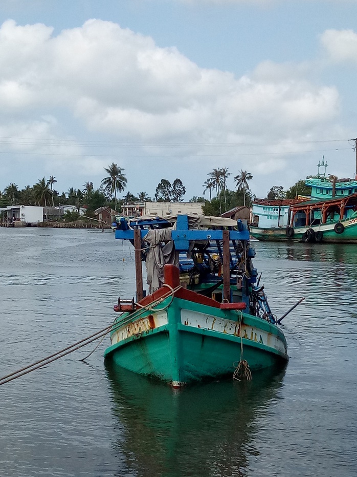 Kẹt trong hầm khi tàu chìm, 3 người chết thương tâm - Ảnh 1.