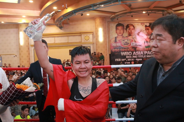 Thu Nhi trở thành nữ võ sĩ đầu tiên của Việt Nam giành đai WBO Châu Á Thái Bình Dương - Ảnh 4.