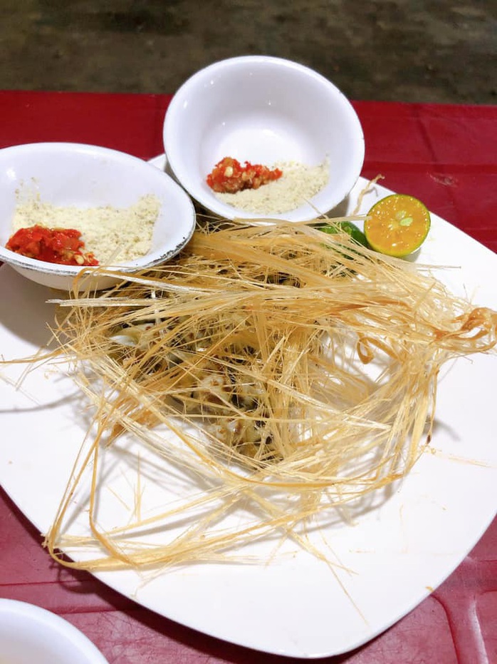 Bò bàn ủi, ốc kéo sợi và loạt món ăn độc lạ tại TP HCM - Ảnh 8.