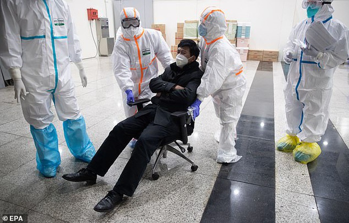 Virus corona: Trung Quốc thi hành biện pháp mạnh tay ở Vũ Hán - Ảnh 5.