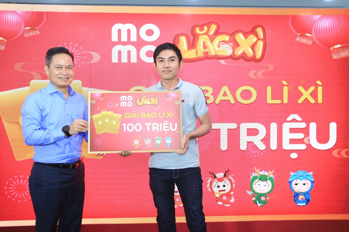 Ví MoMo trao giải cho các khách hàng trúng lớn Lắc Xì 2020 - Ảnh 1. Ví MoMo trao giải cho các khách hàng trúng lớn Lắc Xì 2020 - Ảnh 1.