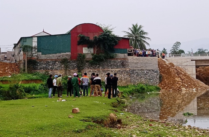 Đi thả lưới lúc sáng sớm, tá hỏa phát hiện thi thể nổi lập lờ dưới suối - Ảnh 1.