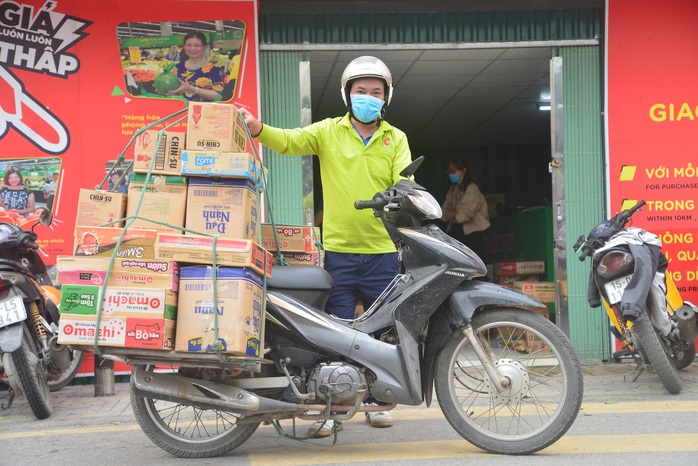 Nhiều siêu thị mở dịch vụ bán thịt, cá, rau củ... qua điện thoại  - Ảnh 2.