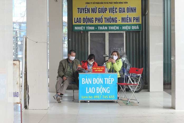 [CLIP] Đeo khẩu trang nơi công cộng: Người Việt nghiêm túc, người nước ngoài lác đác - Ảnh 7.