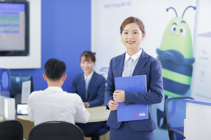 MB tặng bảo hiểm Corona cho chủ thẻ tín dụng mới - Ảnh 1.