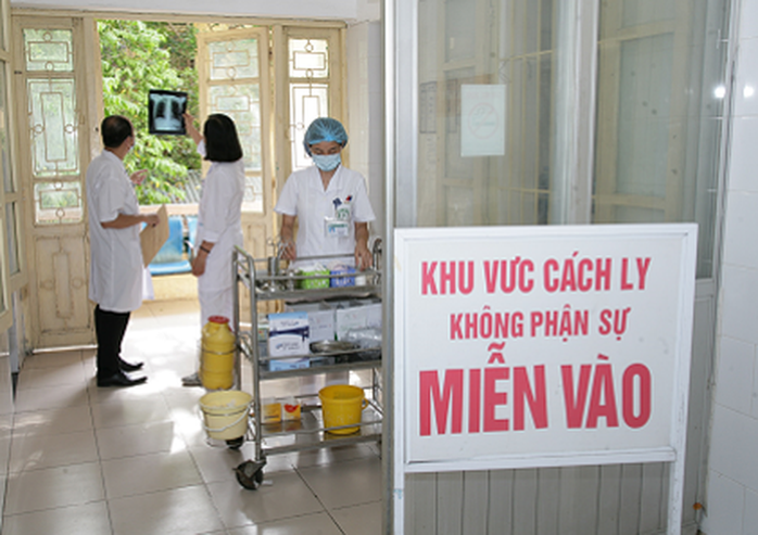 2 nhân viên y tế đầu tiên ở Việt Nam mắc Covid-19 - Ảnh 2.