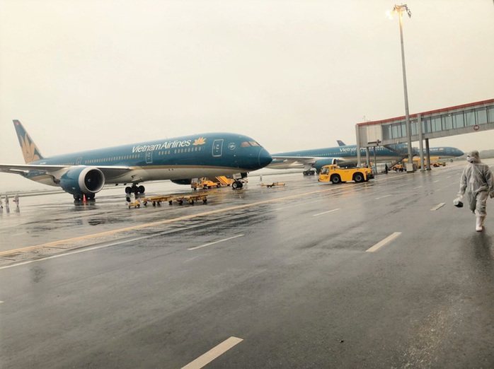 Vietnam Airlines tạm dừng khai thác các đường bay quốc tế - Ảnh 1.