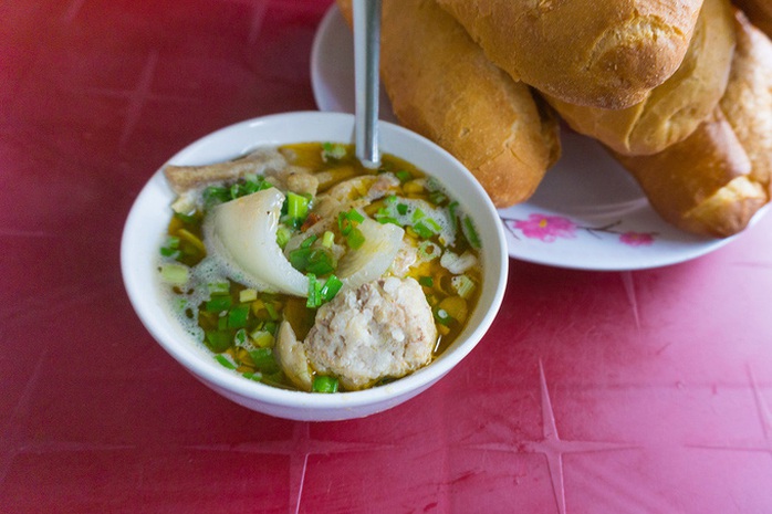 5 đặc sản bánh mì từ Bắc vào Nam - Ảnh 4. 5 đặc sản bánh mì từ Bắc vào Nam - Ảnh 4.