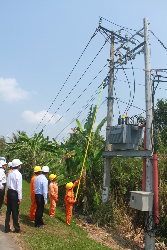 Ưu tiên cấp điện cho bà con miền Tây ứng phó hạn mặn - Ảnh 1. Ưu tiên cấp điện cho bà con miền Tây ứng phó hạn mặn - Ảnh 1.