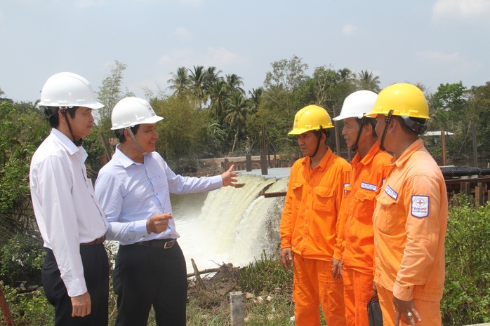Ưu tiên cấp điện cho bà con miền Tây ứng phó hạn mặn - Ảnh 5. Ưu tiên cấp điện cho bà con miền Tây ứng phó hạn mặn - Ảnh 5.