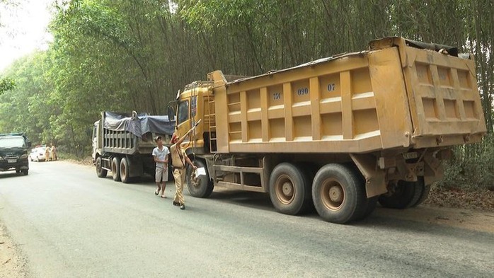 Tiêu cực xe quá tải: Phải tìm ra người bảo kê - Ảnh 1.