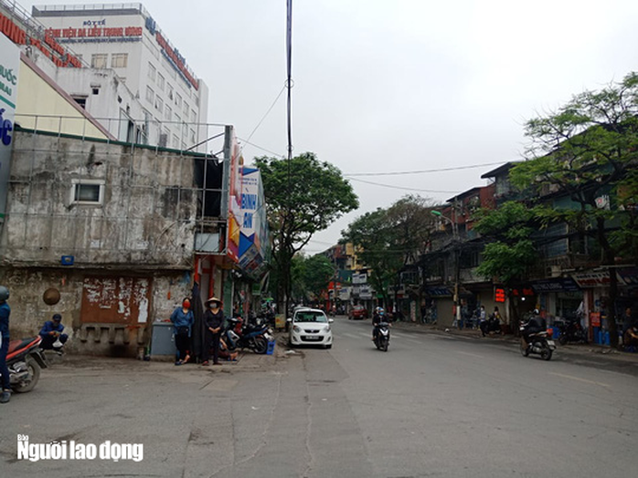 Bệnh viện Bạch Mai nói gì về thông tin phong tỏa, dừng khám theo yêu cầu? - Ảnh 14.