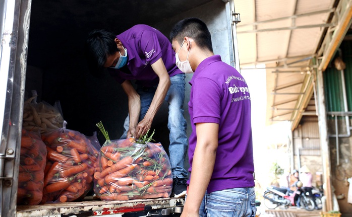 Nghĩa tình người Đà Lạt tặng gần 4 tấn rau củ cho vùng dịch Covid-2019 ở Ninh Thuận - Ảnh 2.