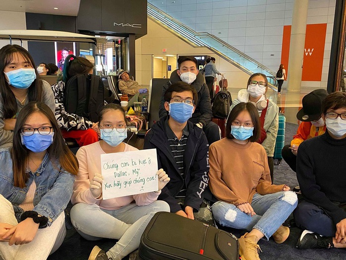 Gần 40 du học sinh Việt bị kẹt tại sân bay ở Mỹ - Ảnh 1.