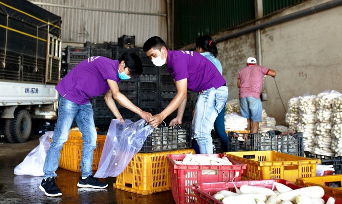 Nghĩa tình người Đà Lạt tặng gần 4 tấn rau củ cho vùng dịch Covid-2019 ở Ninh Thuận - Ảnh 1.