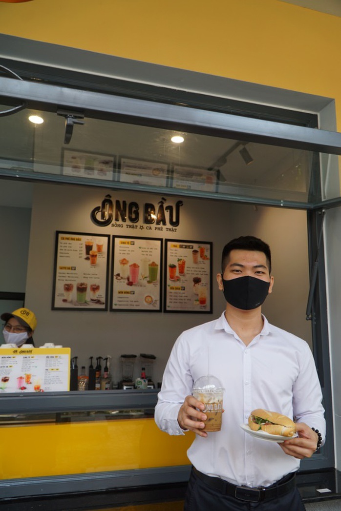 Bánh mì và cà phê - sự kết hợp hoàn hảo tạo nên phong vị riêng của Sài Gòn - Ảnh 1.